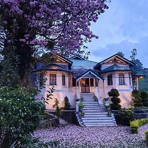 https://walauwa-on-the-hill.kandyhotelsnow.com